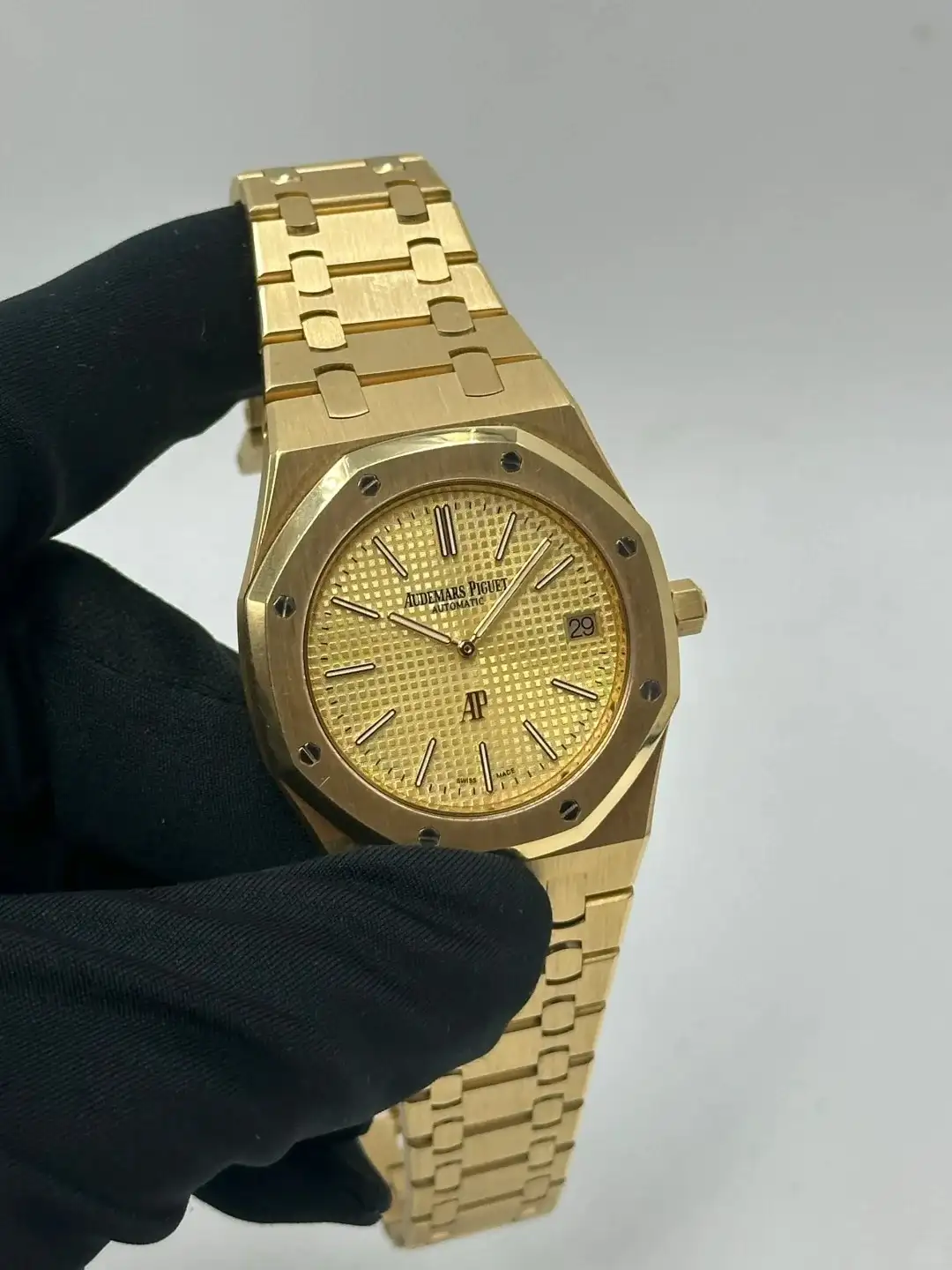 Audemars Piguet Royal Oak Jumbo Extra-Thin Gold 15202BA.OO.1240BA.02 - gallery