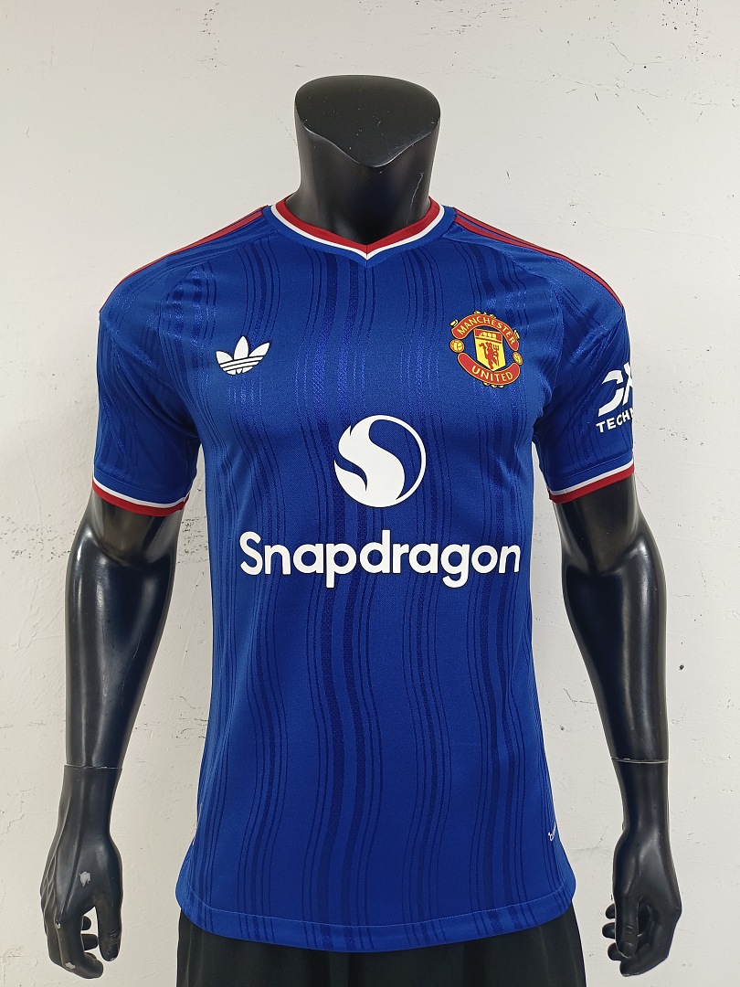 -27 Manchester United Away Jersey - view 4