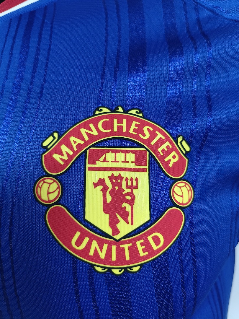 -27 Manchester United Away Jersey - view 5