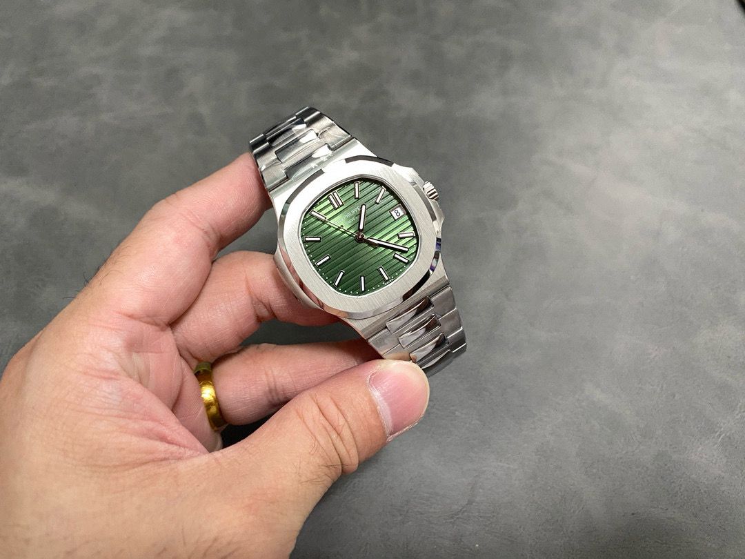 Patek Philippe Nautilus 5711 40mm - gallery