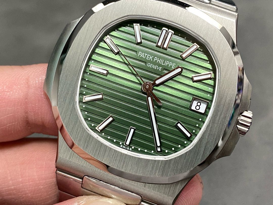 Patek Philippe Nautilus 5711 40mm - gallery