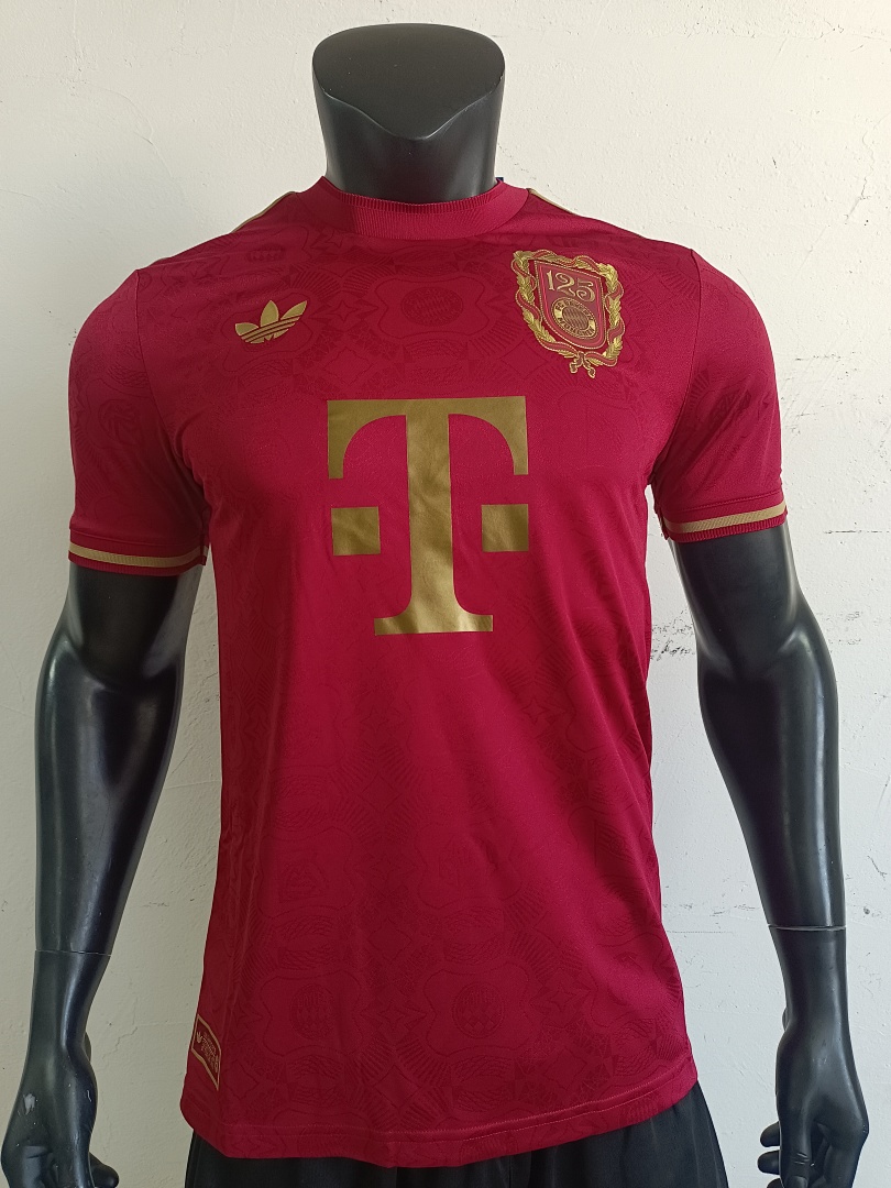Bayern Munich 125 Anniversary Red - view 5